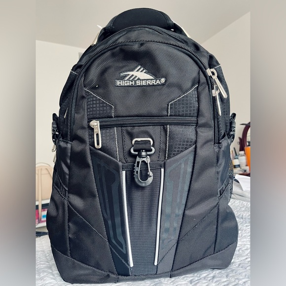 High Sierra backpack XBT Daypack 39L - Picture 1 of 8